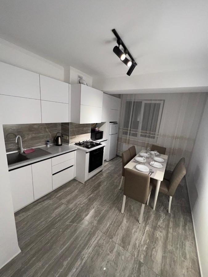 Luxrent Apartment Chisinau Bagian luar foto